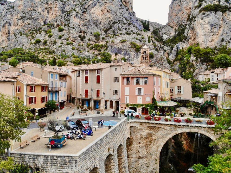 Апартаменты Le Logis Des Cascades 2 Мустье-Сент-Мари Экстерьер фото